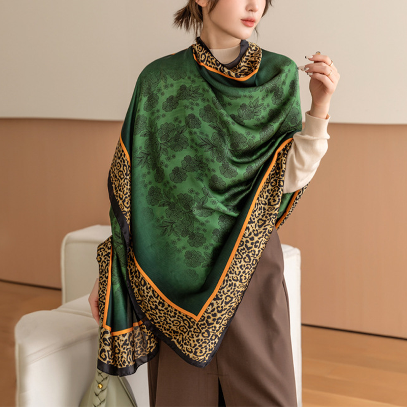 Luipaard bloemen groene sjaal