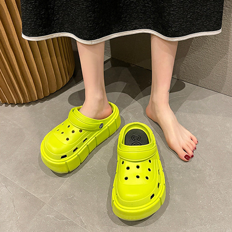 Uitgeholde platformpantoffels