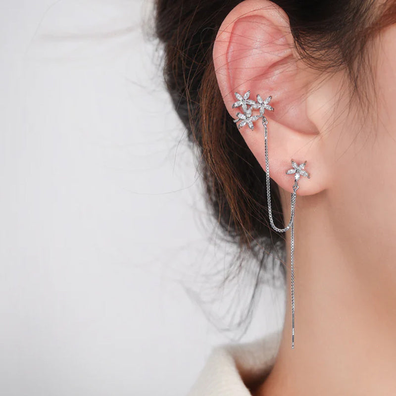 Diamanten oorknopjes met bloemrand