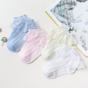 Stijlvolle gebreide sokken met kanten rand voor meisjes