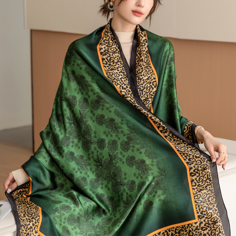 Luipaard bloemen groene sjaal