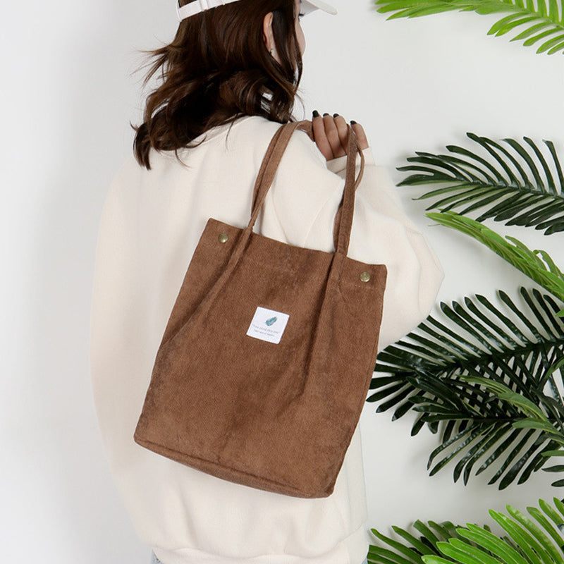 Corduroy draagtas met letterpatch