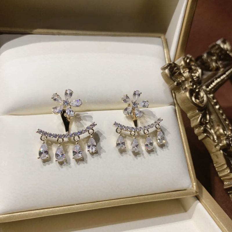 Oorknopjes met bloem zirkoon kwastje