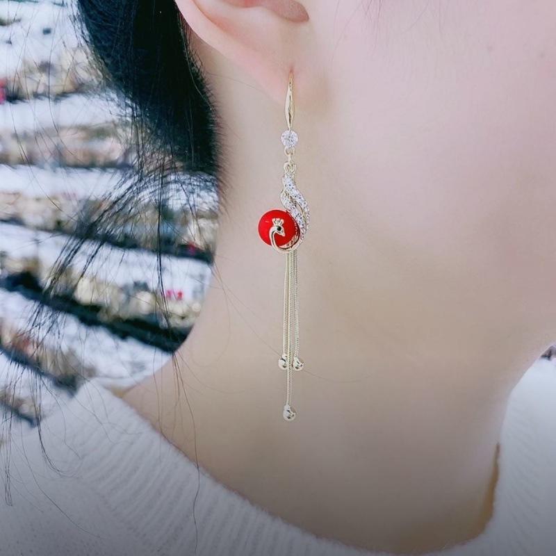 Elegante pauwenoorbellen (2 kleuren)