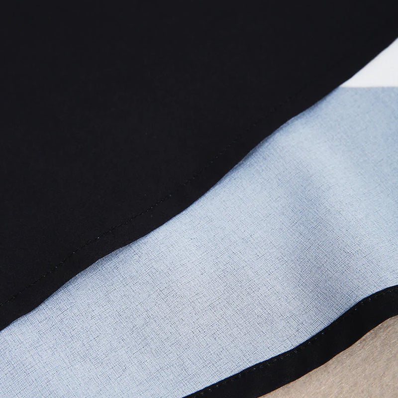 Zwart-witte midi-jurk met matrozen streep en zijzakken