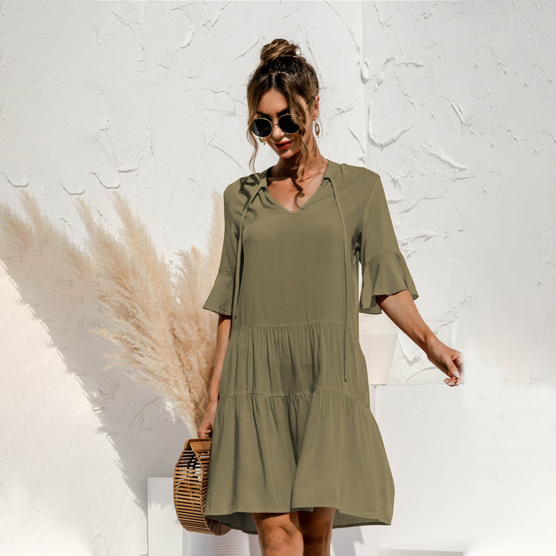 Producten Jurk in cakevorm met V-hals en uitlopende mouwen