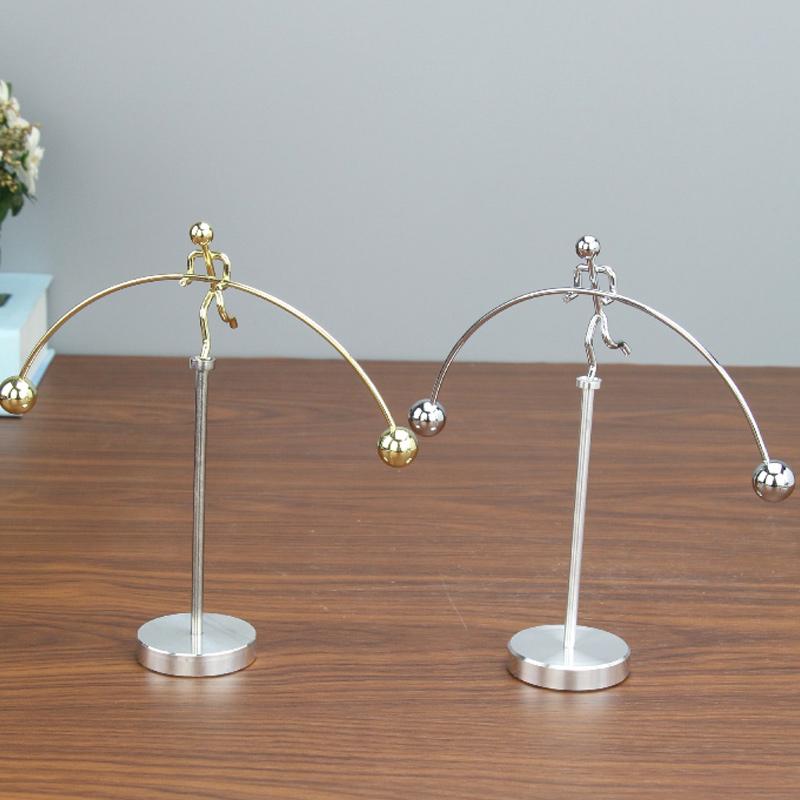 Nieuw klein roterend Iron Man-ornament