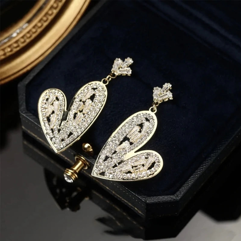 Hartvormige oorbellen met kwastjes van zirkoon