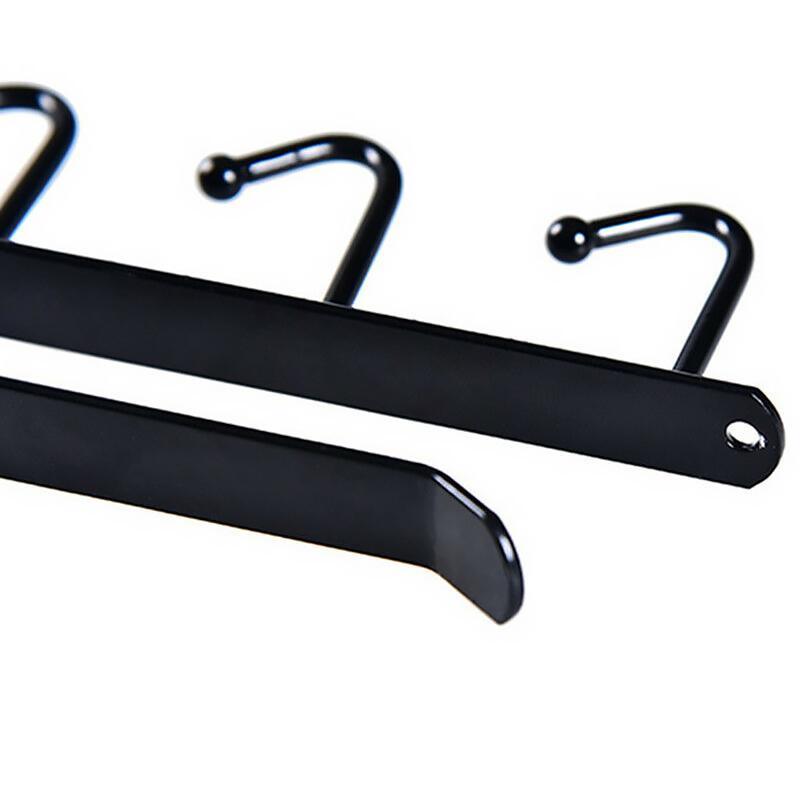 Hangerrek met 6 haken onder de kast