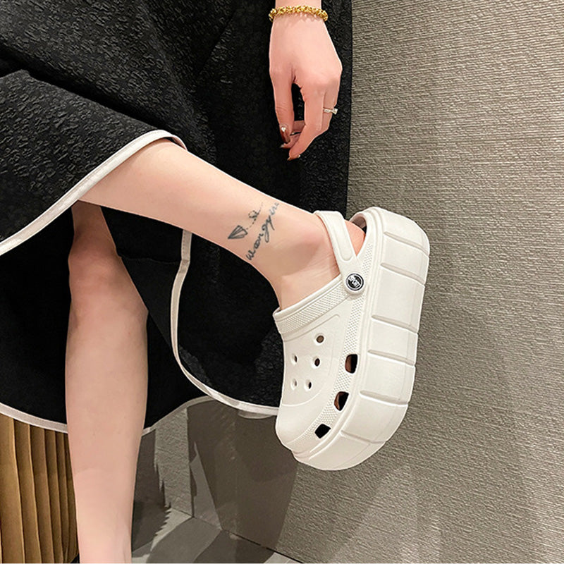 Uitgeholde platformpantoffels