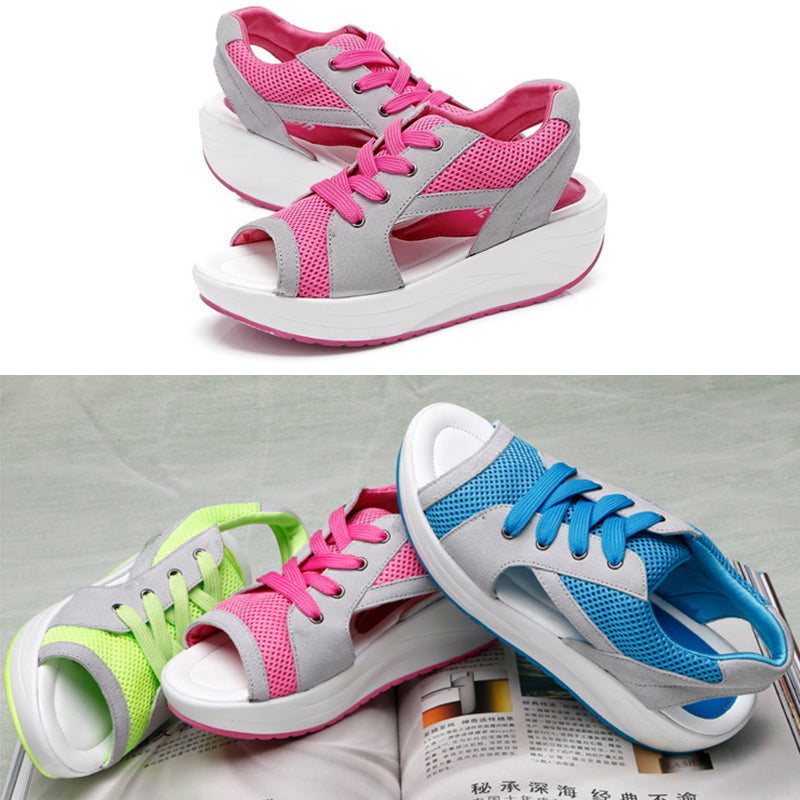 Ademende plateausandalen met sleehak