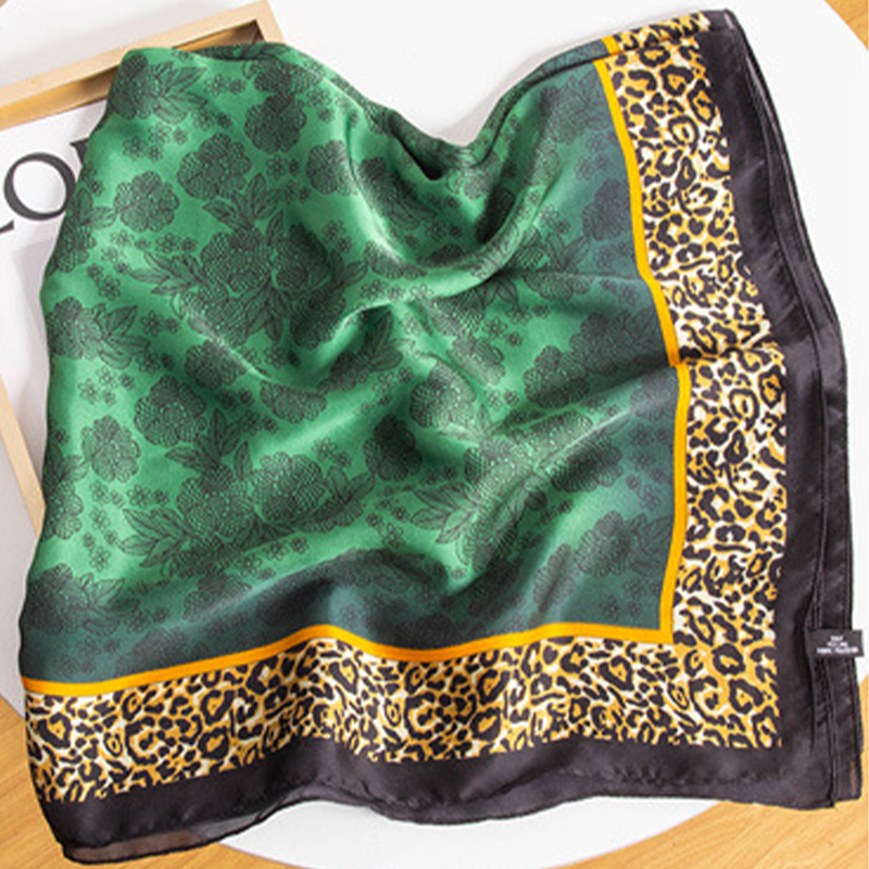 Luipaard bloemen groene sjaal
