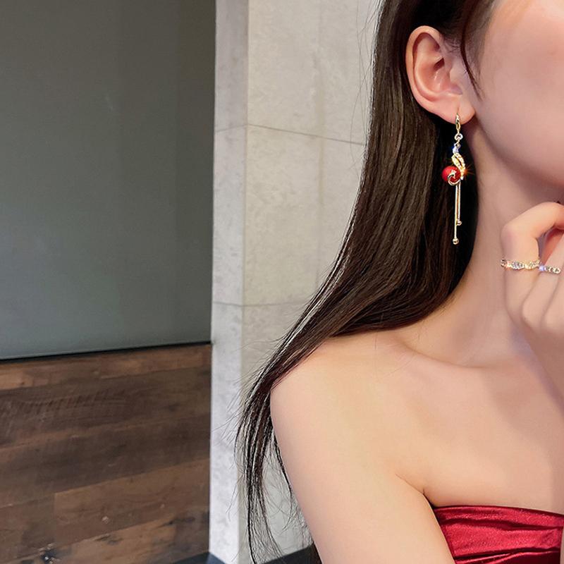 Elegante pauwenoorbellen (2 kleuren)