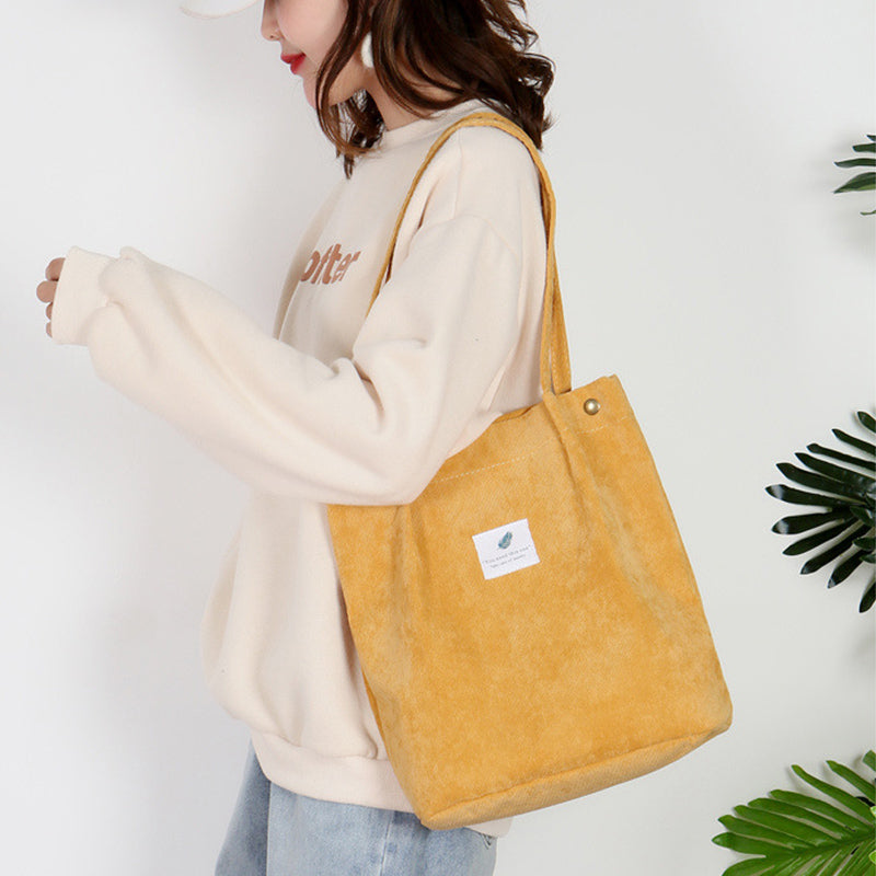 Corduroy draagtas met letterpatch