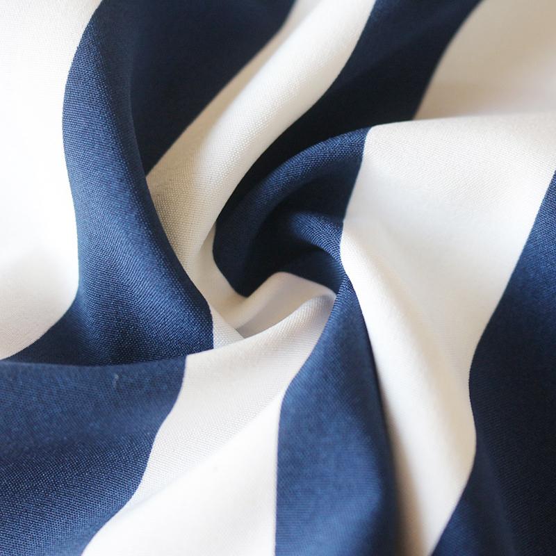 Gestreept overhemd met V-hals en lange mouwen