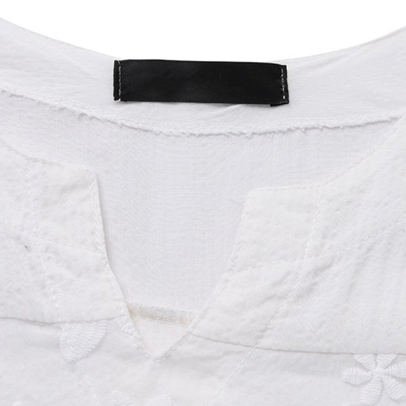 Damestop met geborduurde kant en lange mouwen van katoen