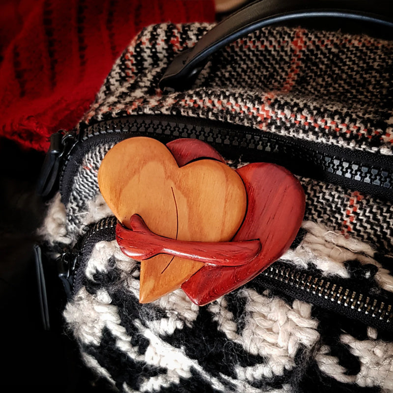 Liefdevolle harten houten Intarsia Pinback knop