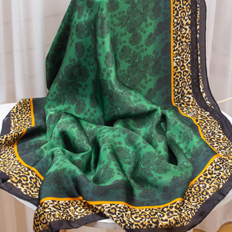Luipaard bloemen groene sjaal