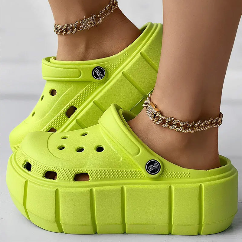 Uitgeholde platformpantoffels