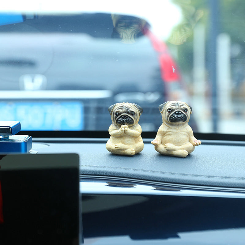 Buldog yoga standbeeld