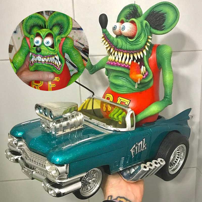 Boos monster standbeeld