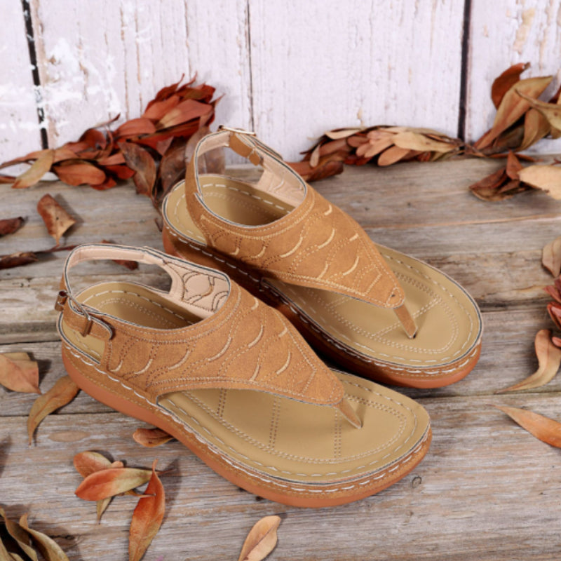 Effen zomersandalen met gesp