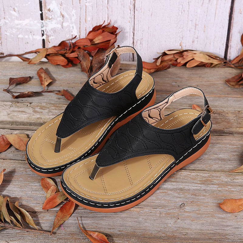 Effen zomersandalen met gesp