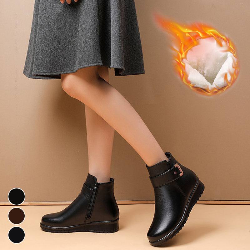 Fluwelen laarzen met metalen gesp