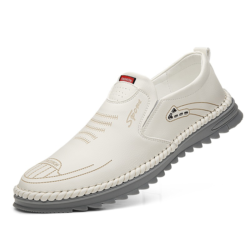 Handgenaaide, ademende leren schoenen met een zacht oppervlak en peeszolen