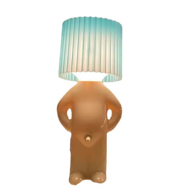 Een kleine verlegen man creatieve lamp