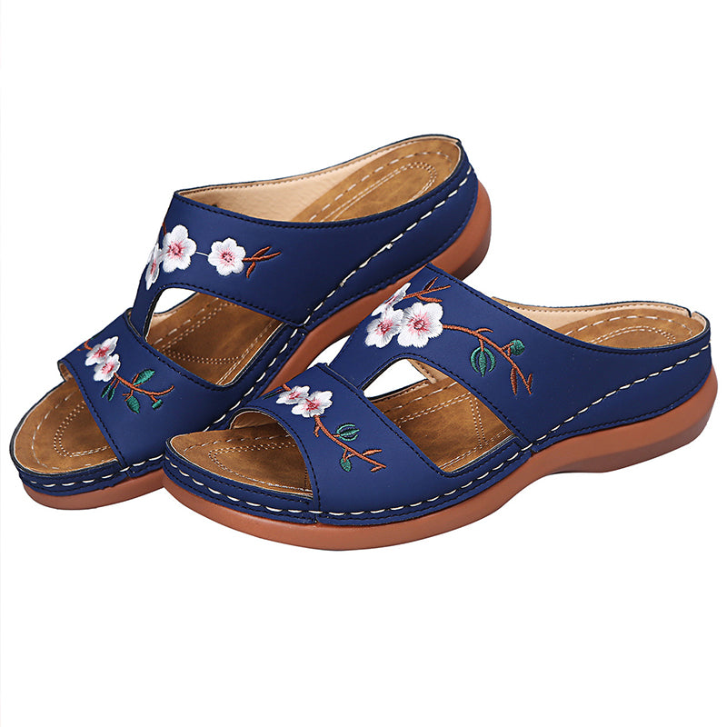 Orthopedische damessandalen met sleehak