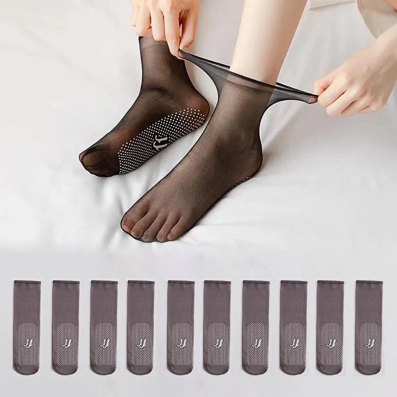 Invisible short stockings with non-slip rubber dots