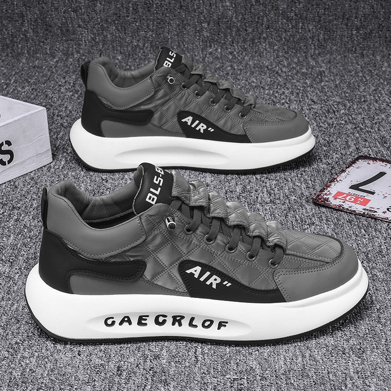 Stoffen sneakers met dikke zolen